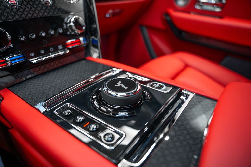 Cullinan BLACK BADGE 2026 GREY/RED STARLIGHT VIP - Bild 23