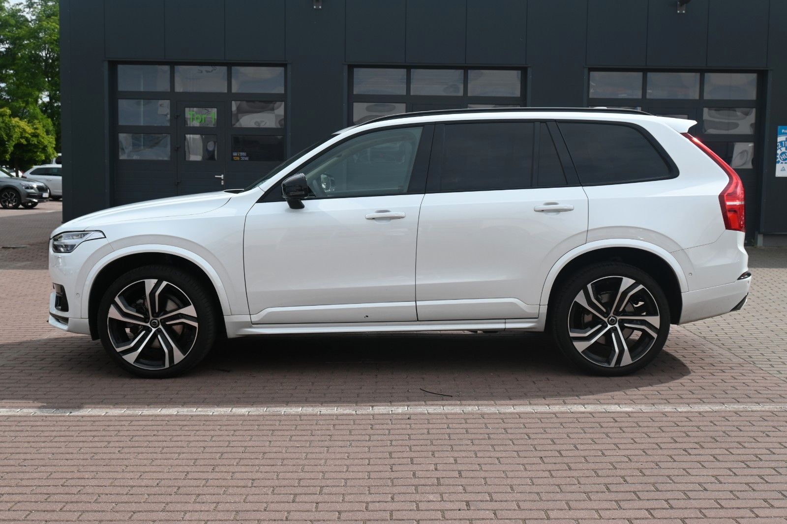 Fahrzeugabbildung Volvo XC90 Ultimate Dark B5*PANO*B&W*LUFT*STHZ*22*