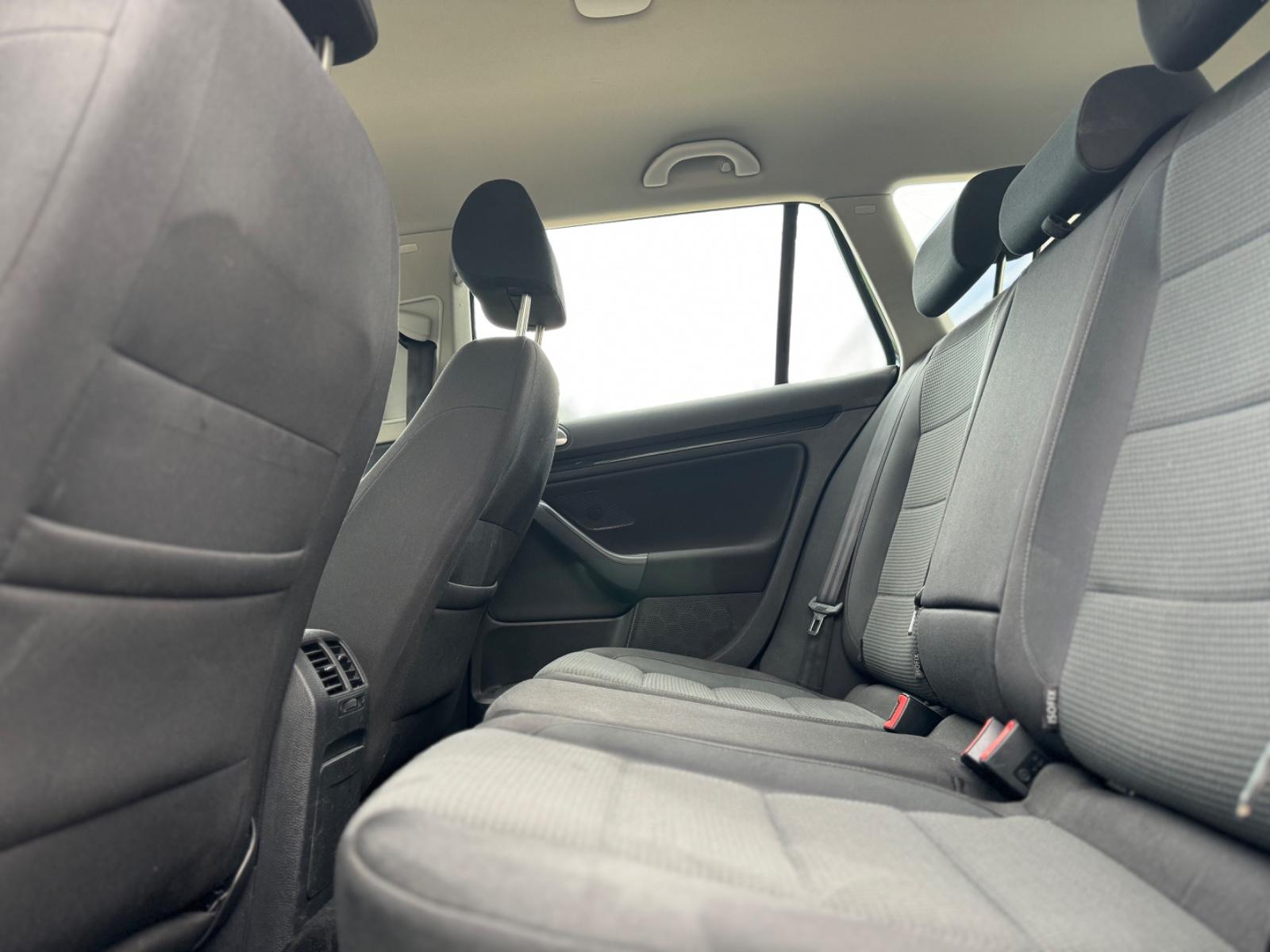 Volkswagen Golf 2011 — photo 13