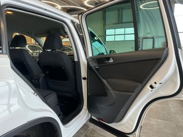 Volkswagen Tiguan Team 4Motion *2. Hand*Klima*SHZ*AHK*PDC*