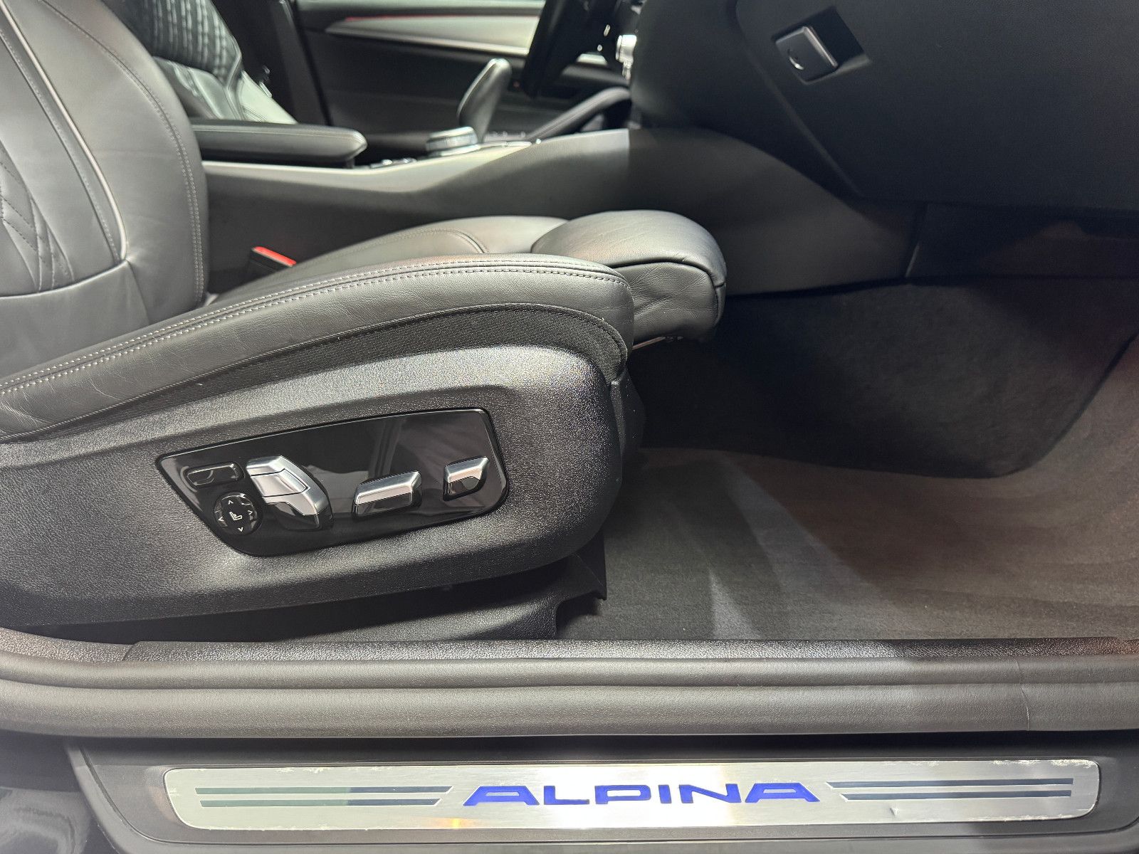 Fahrzeugabbildung ALPINA B5 4.4 Touring|LASER|PANO|HEAD-UP|VOLL
