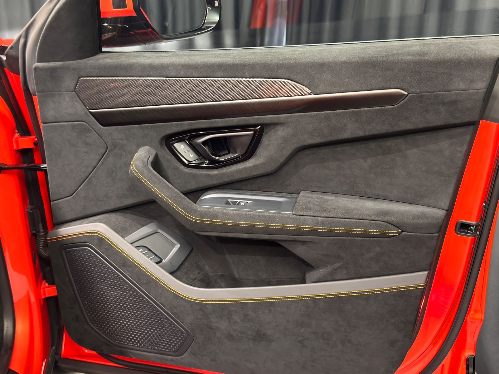 Fahrzeugabbildung Lamborghini Urus Performante|FULL-CARBON|AKRAPOVIC|MASSAGE|