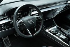 AUDI S8 4.0 TFSI*EXCLUSIVE*AHK*STHZG*PANO*MATRIX*B&O*