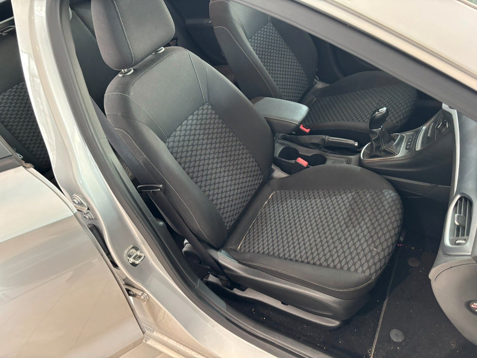 Fahrzeugabbildung Opel Astra K ST 1.6D NAVI/SHZ/LHZ/PDC/ABST.TEMPOMAT