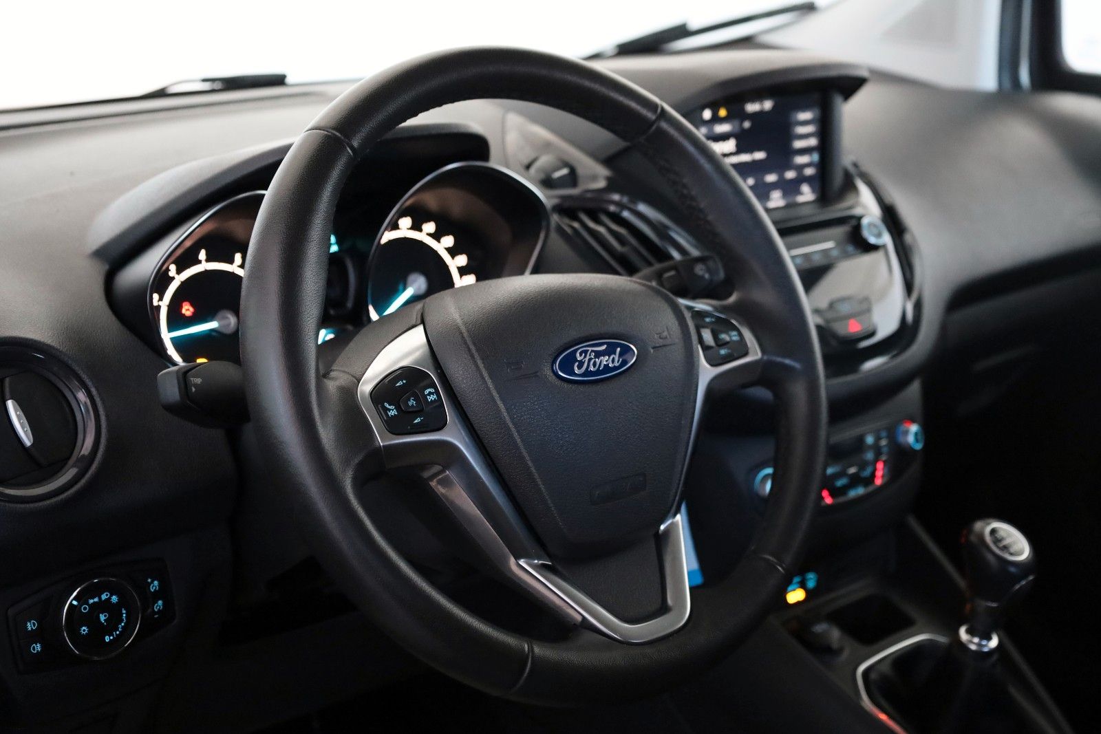 Fahrzeugabbildung Ford Tourneo Courier Titanium SH,GRA,Apple CarPlay