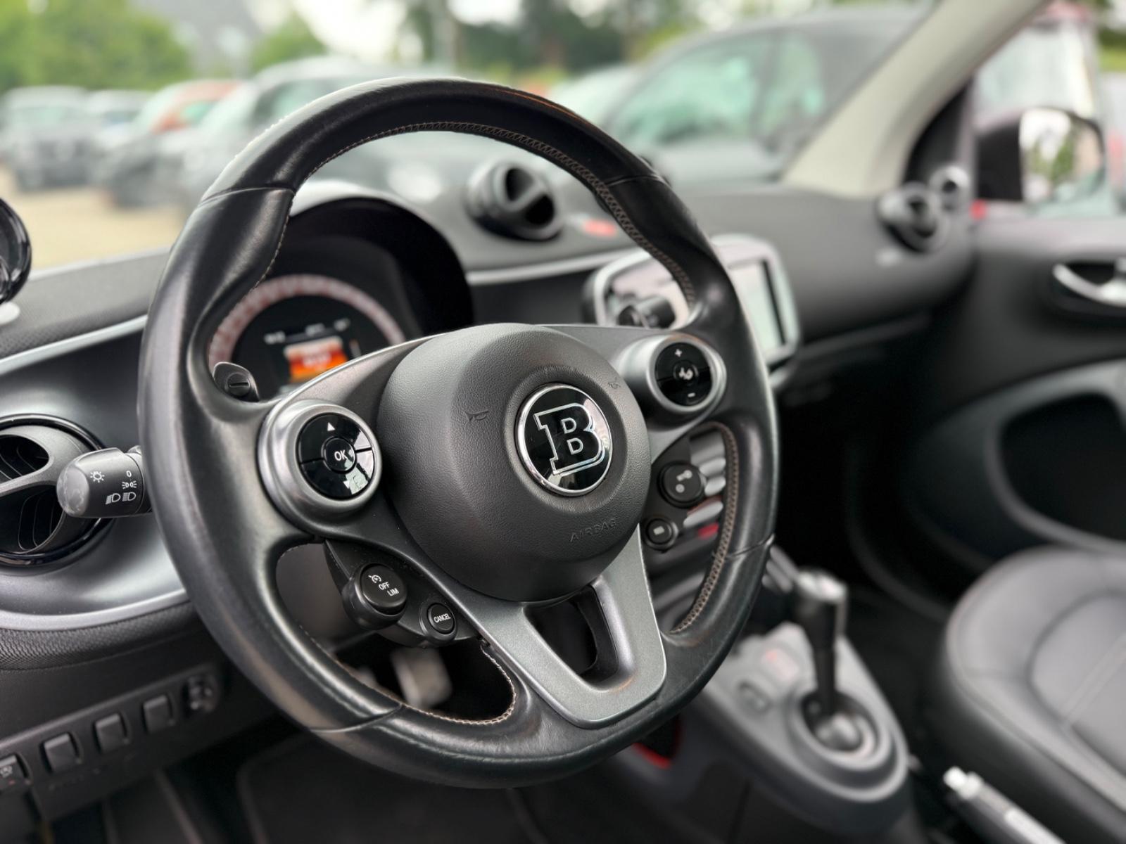Smart ForTwo BRABUS*JBL*PANORAMA*KAMERA*NAVI*AMBIENTE*