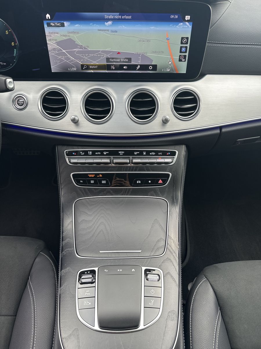 Fahrzeugabbildung Mercedes-Benz E 300de T 4Matic AMG-Line NAV+LED+360°+BURMESTER