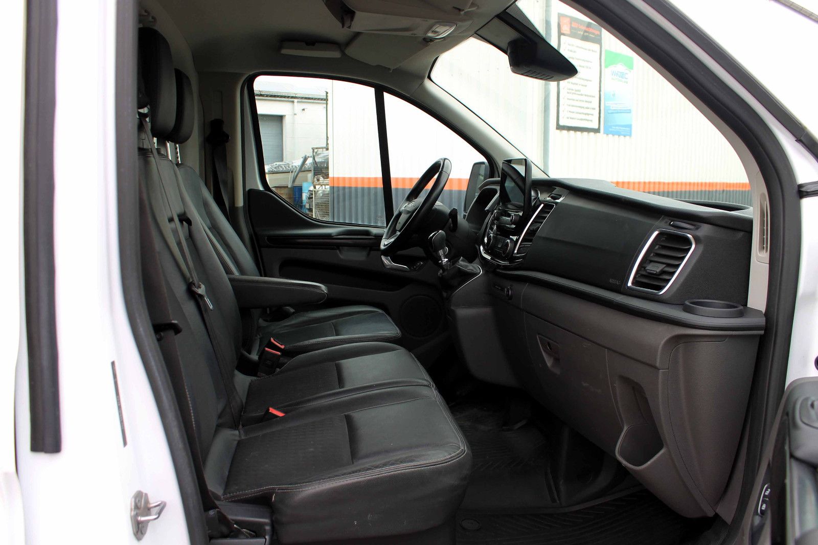Fahrzeugabbildung Ford Transit Custom Kasten 290 L1 Sport KAM NAV KLIMA