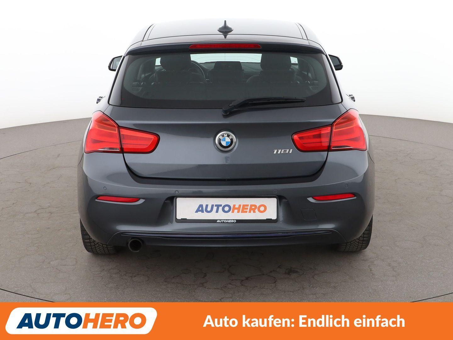 BMW 118i Sport Line Aut.*NAVI*LED*PDC*TEMPO*