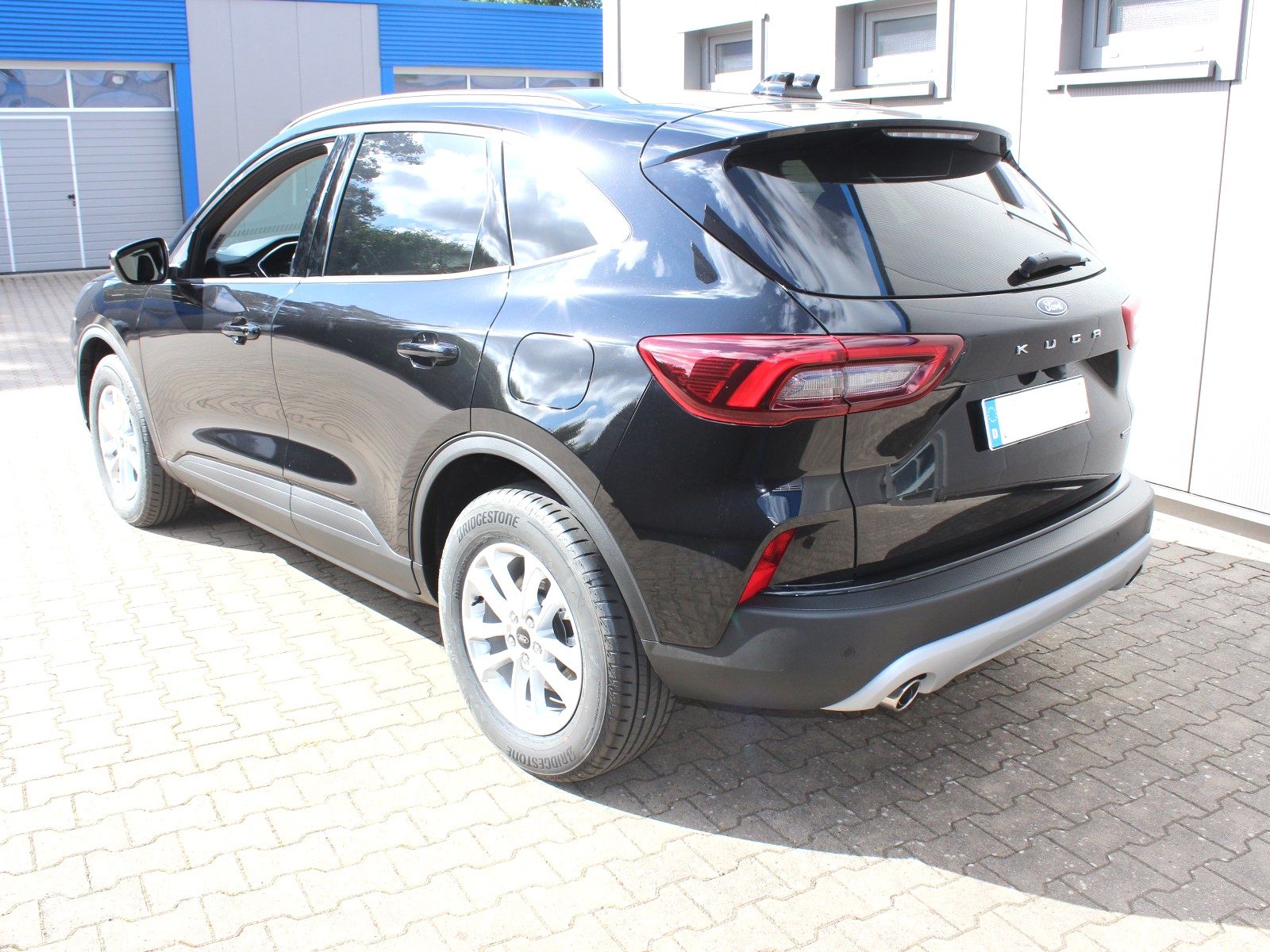 Fahrzeugabbildung Ford Kuga Hybrid Titanium
