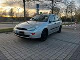 Ford Focus Kombi 1.4 - Ford Focus aus 2001: Kombi