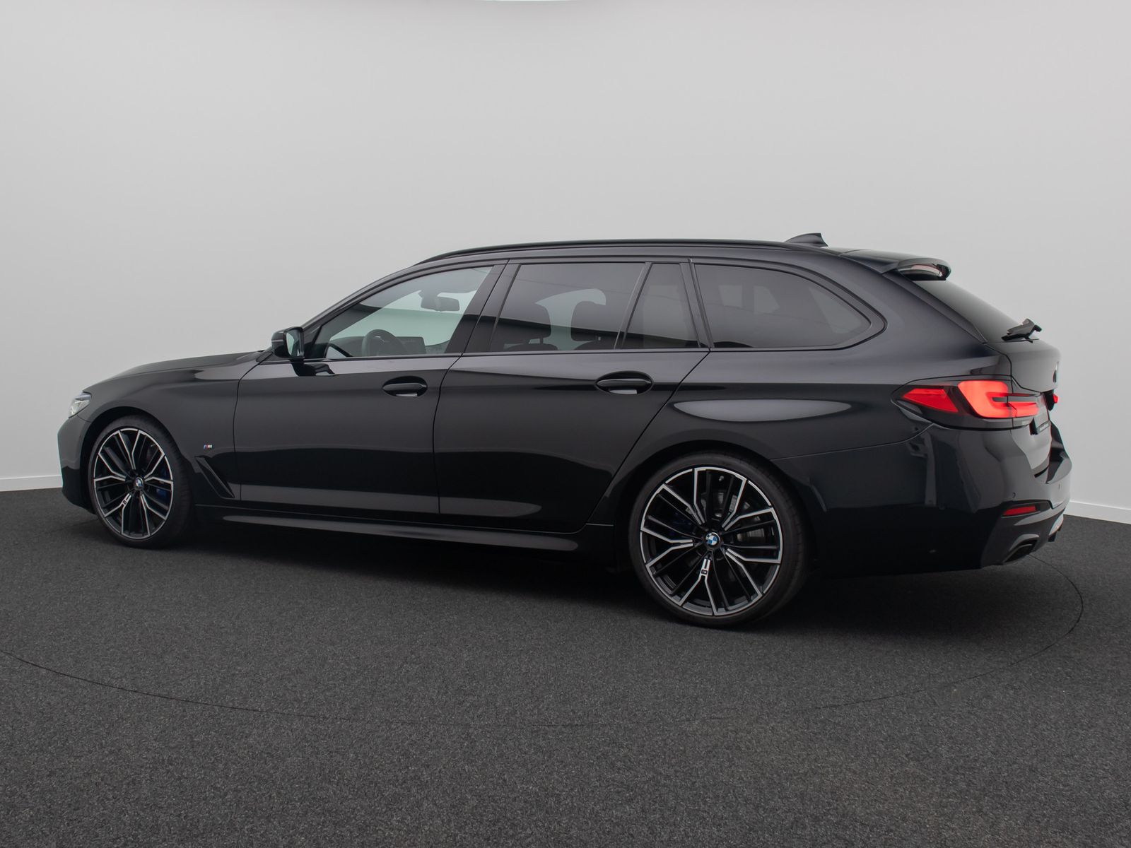 Fahrzeugabbildung BMW 540d xD M Sport DAB Laser HiFi HUD Panorama 20"