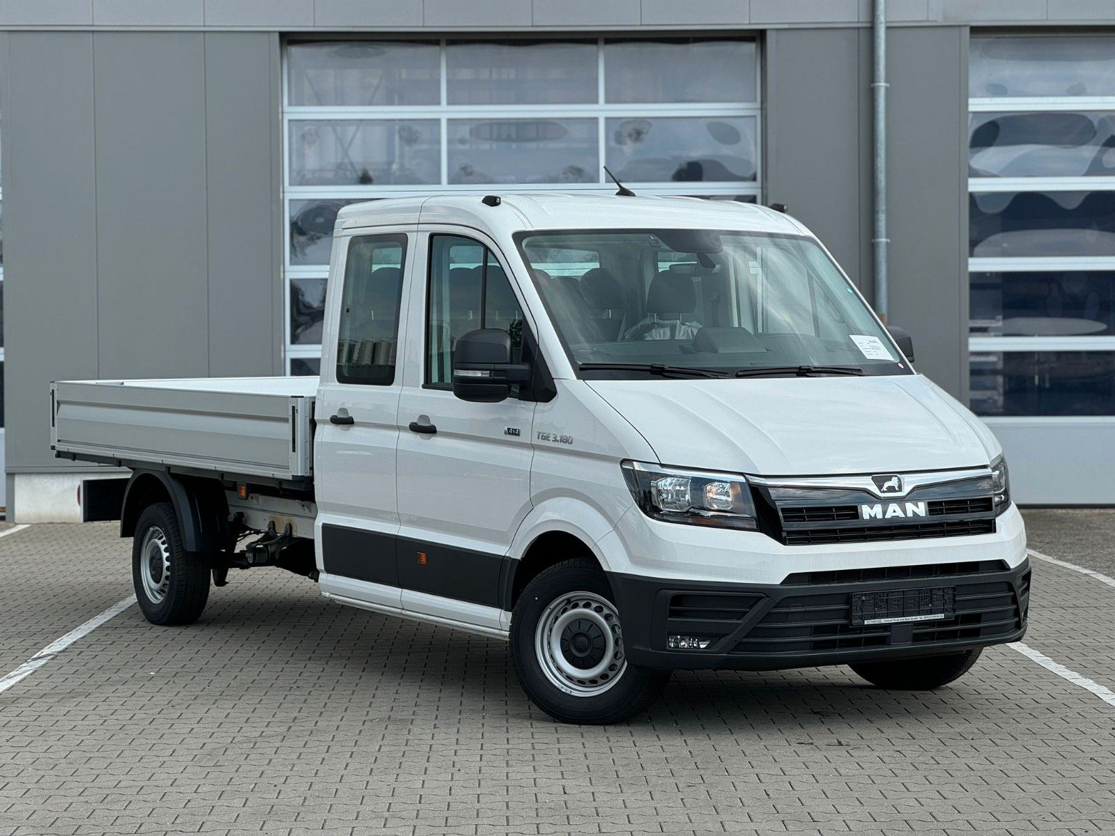 Fahrzeugabbildung MAN TGE 3.180 DoKa Pritsche / Schalter / 4x4 Allrad