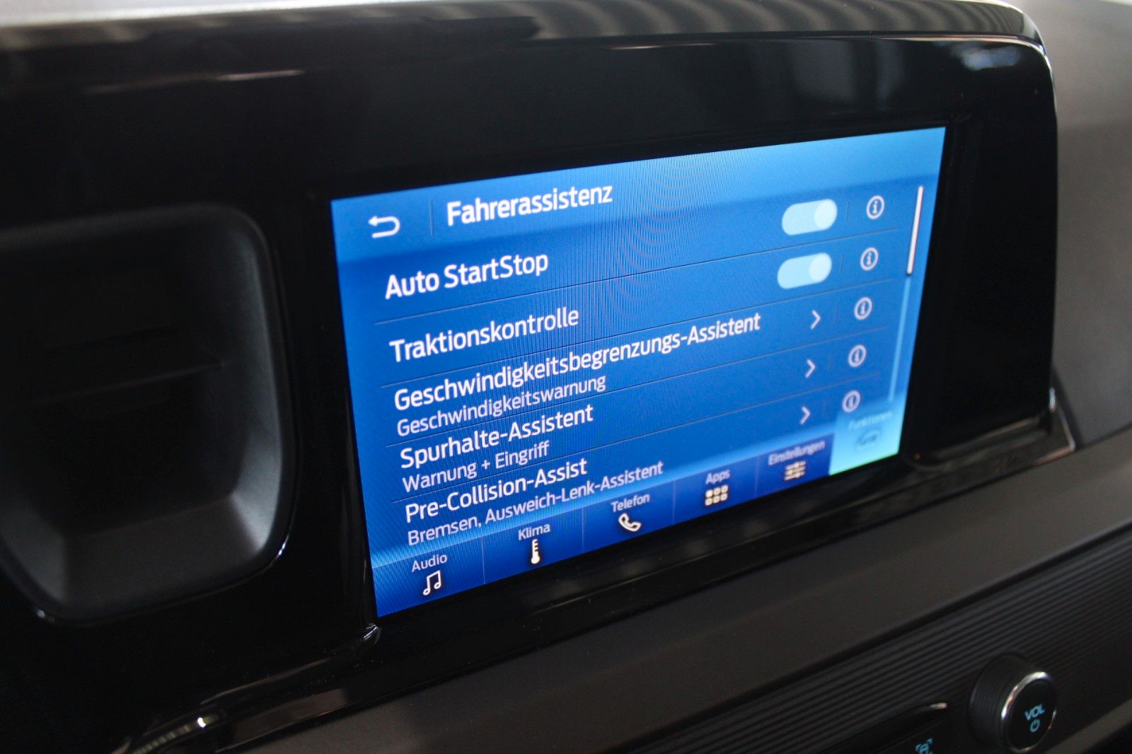 Fahrzeugabbildung Ford Tourneo Courier Titanium AHK Kamera WinterPaket2