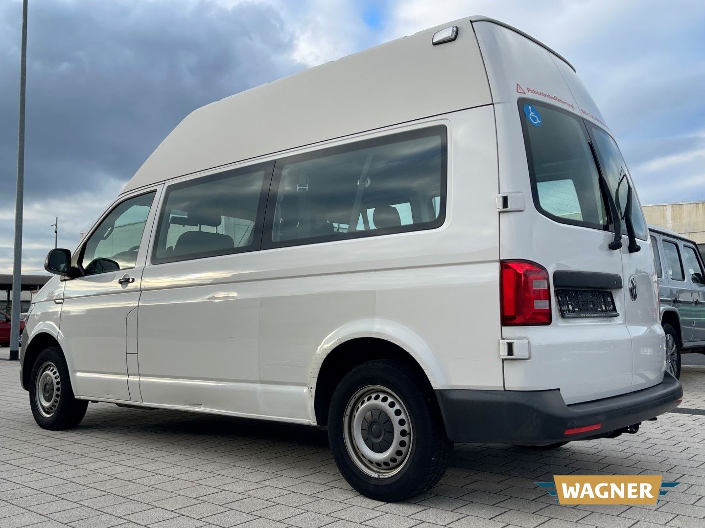 Fahrzeugabbildung Volkswagen T6 Kombi Hochdach lang 2.0 TDI 5-Sitzer