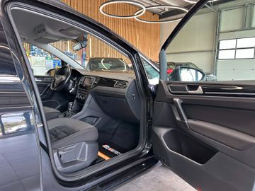Volkswagen Golf *ACC*NAV*PDC*SitzHZ*2-ZONEN*ALCANTARA*AHK*