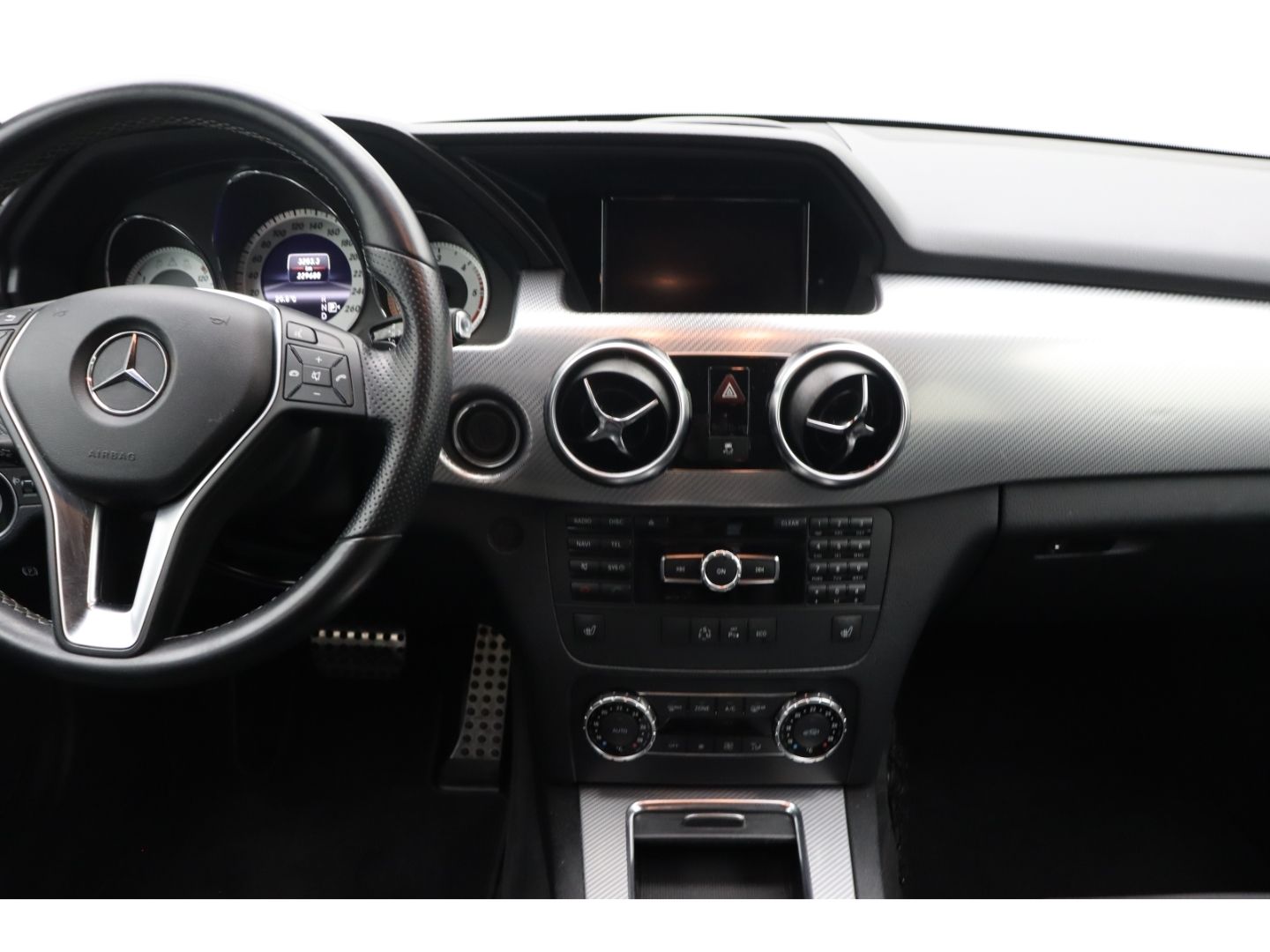 Fahrzeugabbildung Mercedes-Benz GLK 220 CDI BlueEfficiency ACC Navi AHK