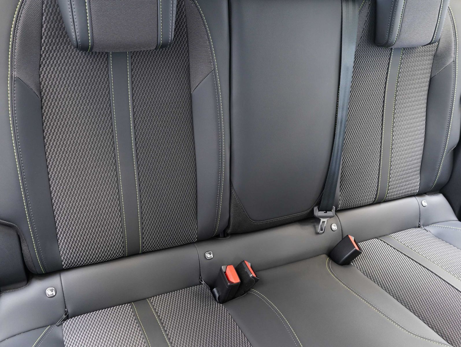 Fahrzeugabbildung Peugeot 2008 e- GT 11KW/LED/NAVI/360°/SOH