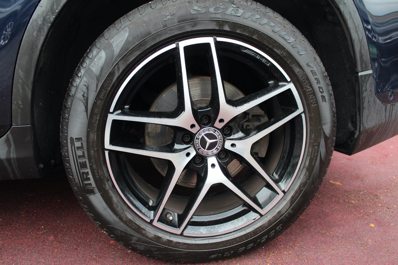 Mercedes-Benz GLC 250 4Matic AMG-LINE NAVI LED KAMERA 19.ZOLL