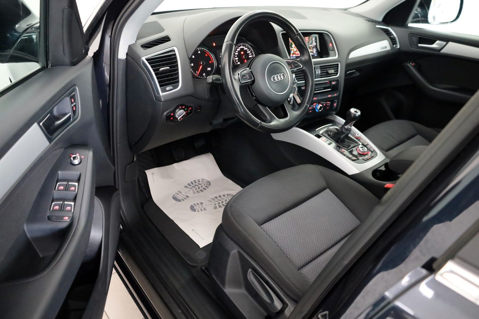 Fahrzeugabbildung Audi Q5 2.0 TDI  quattro Navi,Xenon,Panorama,SH,PDC