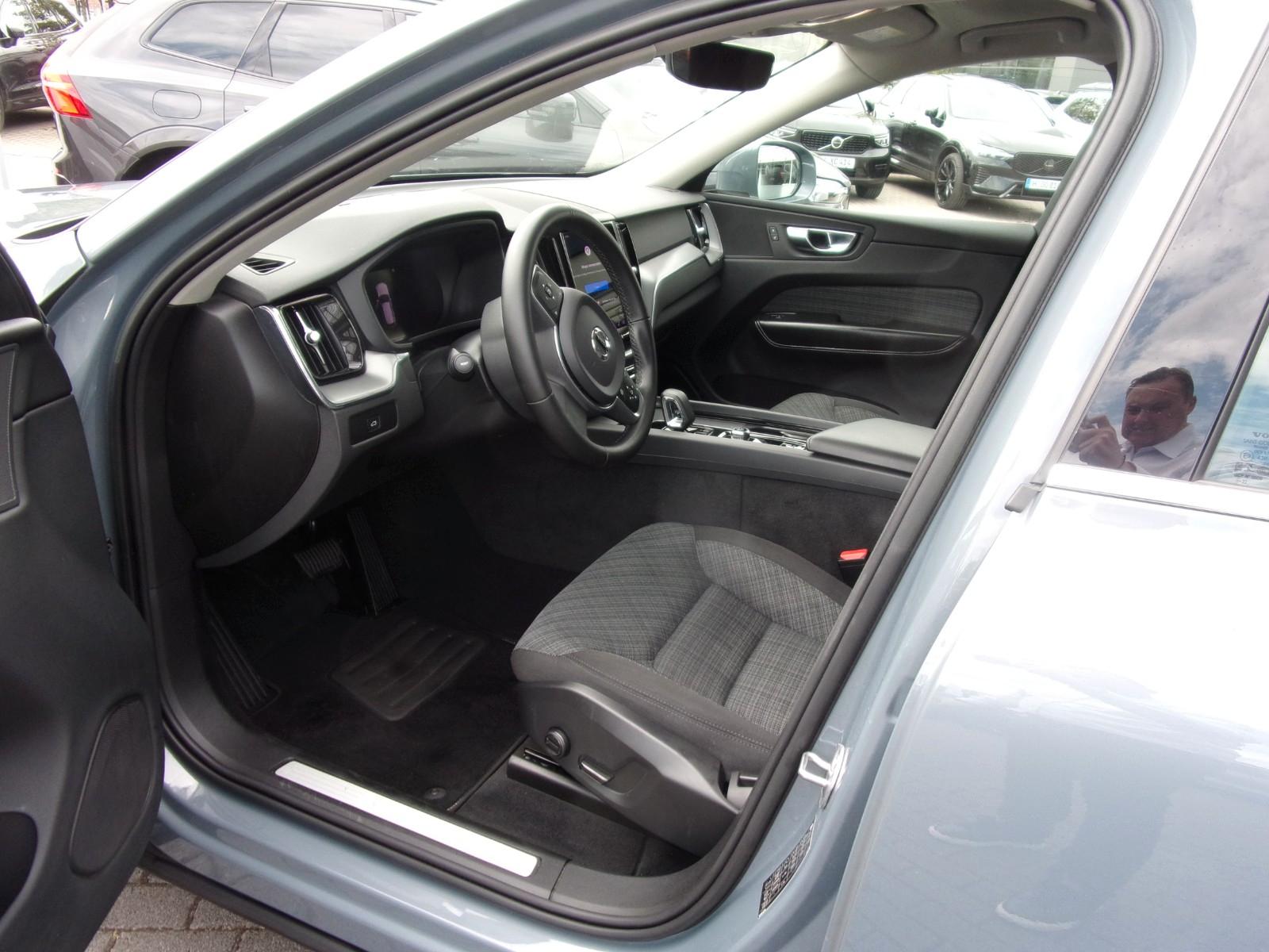 Volvo XC 60 B4 Core 2WD