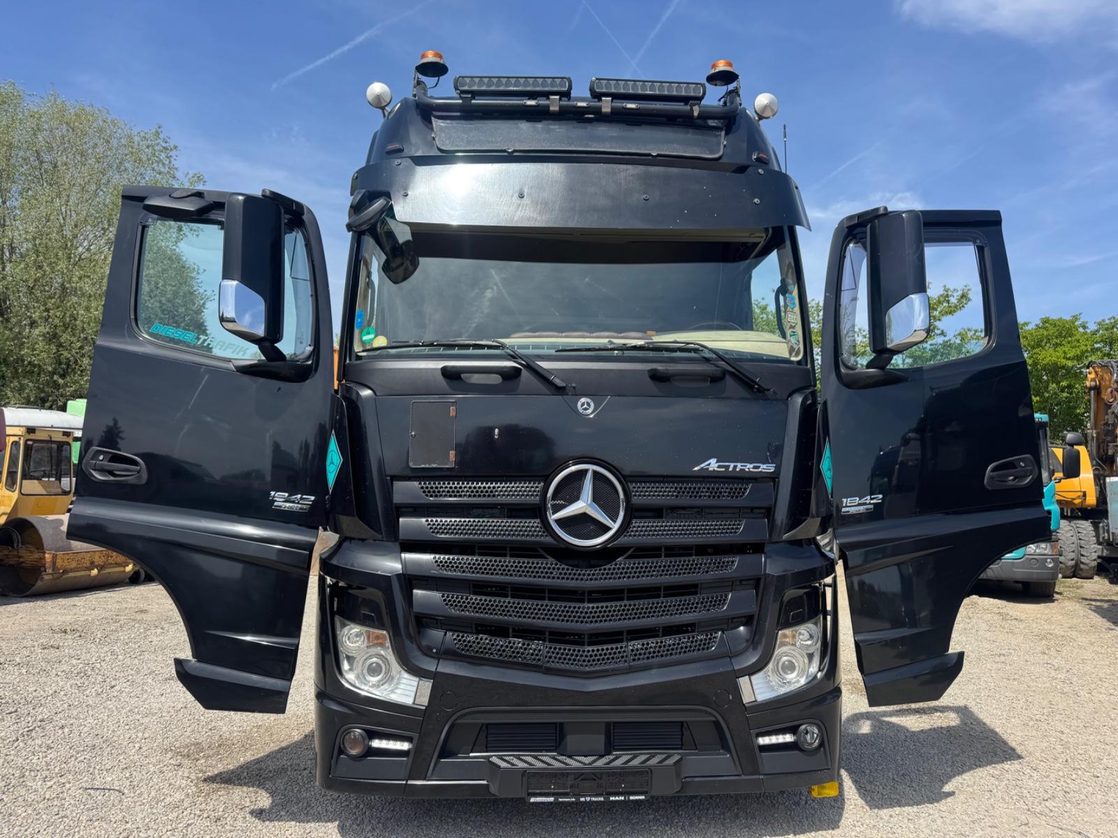 Mercedes-Benz DB 1842 MP4