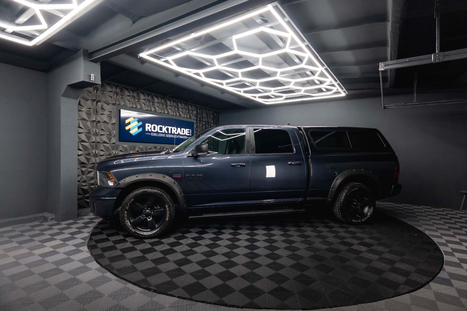 Fahrzeugabbildung Dodge RAM 5.7 V8 HEMI 4x4 Offroad Night  LONGBED*LPG*