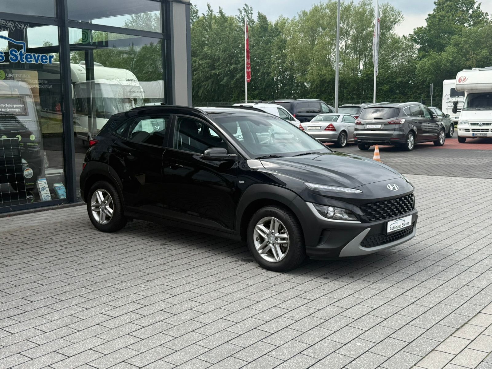 Fahrzeugabbildung Hyundai Kona Select KLIMAAUTO APPLE SITZHEIZ. ALLWETTER