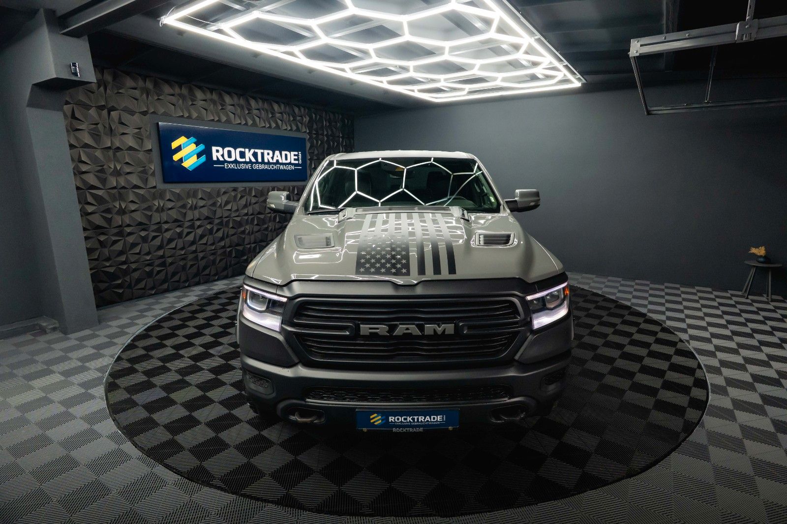 Fahrzeugabbildung Dodge RAM 5.7 V8 HEMI 4x4 NIGHT Laramie ARMY STYLE 19%