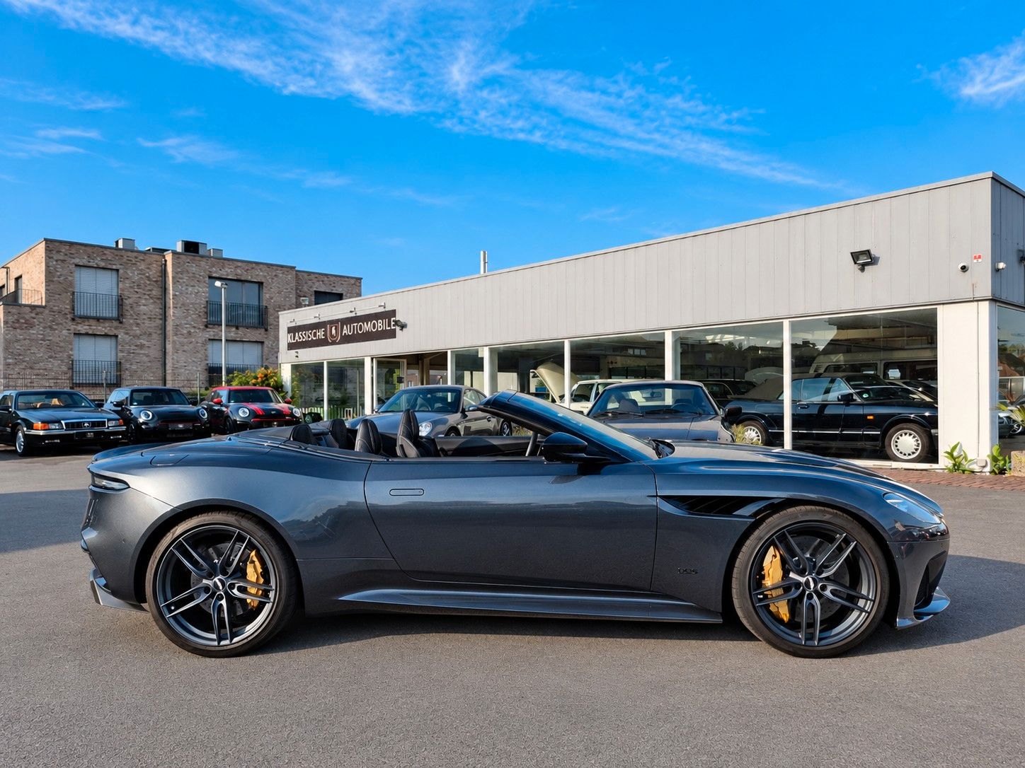 Fahrzeugabbildung Aston Martin DBS 5.2 V12 Volante/Werksgarantie 09/27/1A
