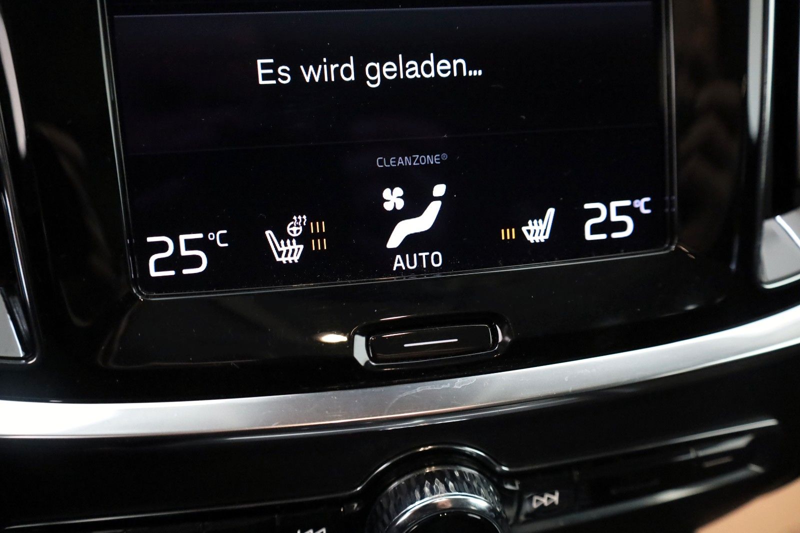 Fahrzeugabbildung Volvo V60 Momentum Pro,T.Leder,Navi,LED,SH,Kamera,DAB