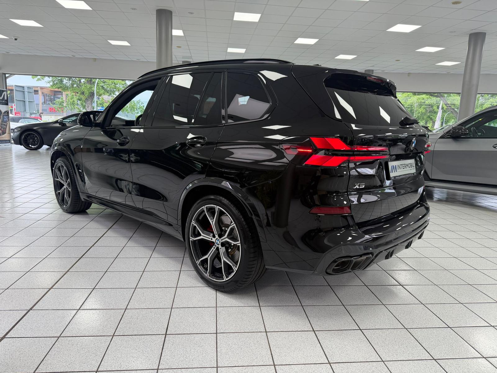 BMW X5 M60 i xD*PANO-SKY*STHZG*H-K*HUD*ACC*GLAS*360°