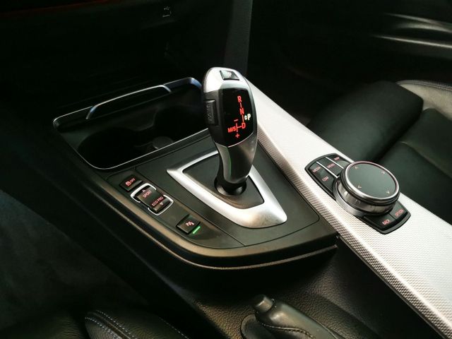 BMW 320 xDrive M Sportpaket Navi Leder PDC 2HAND 19"