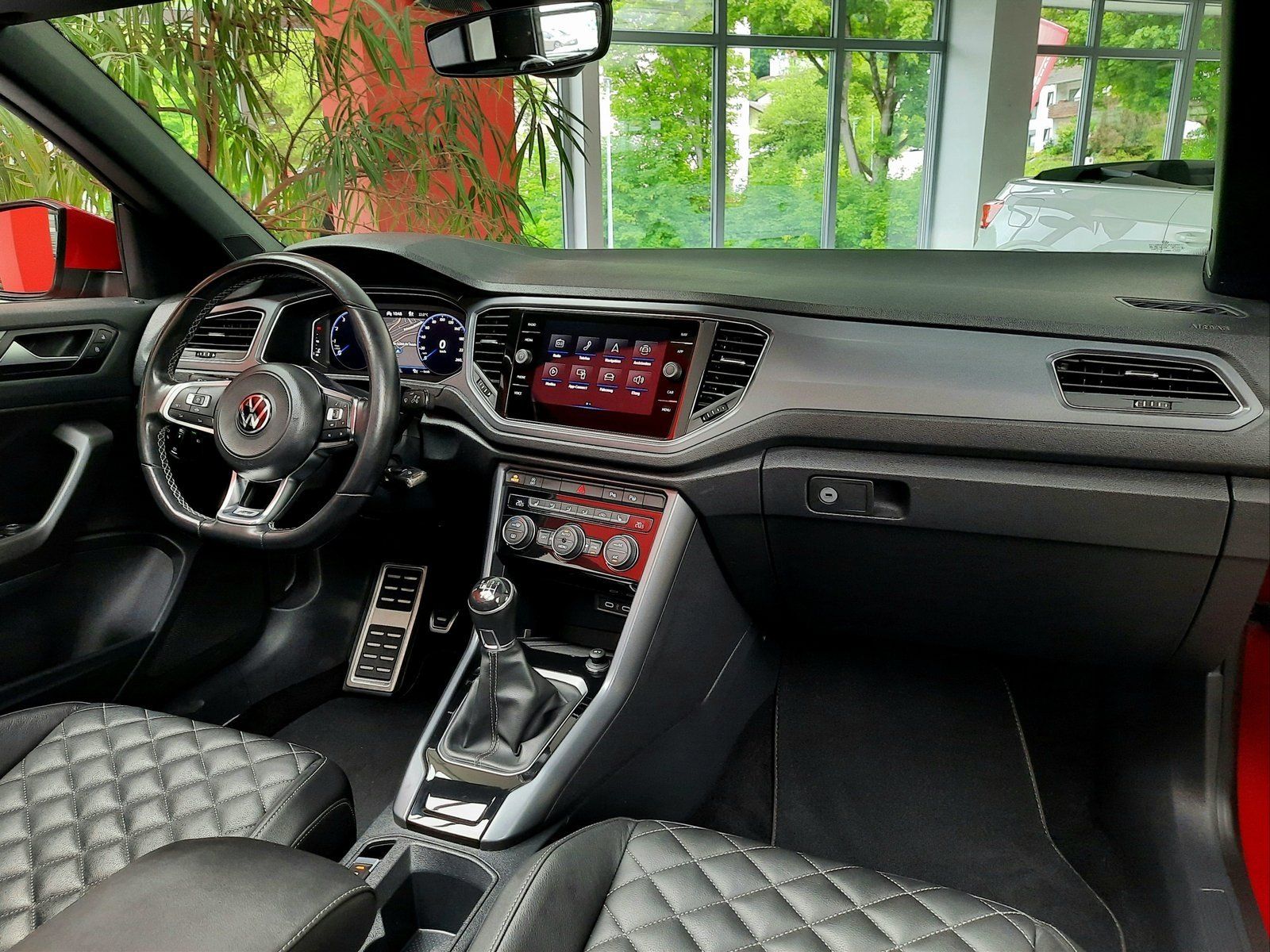 Fahrzeugabbildung Volkswagen T-Roc Cabrio R-Line*AHK*Cam*Navi*LED*Sitzhzg*ACC