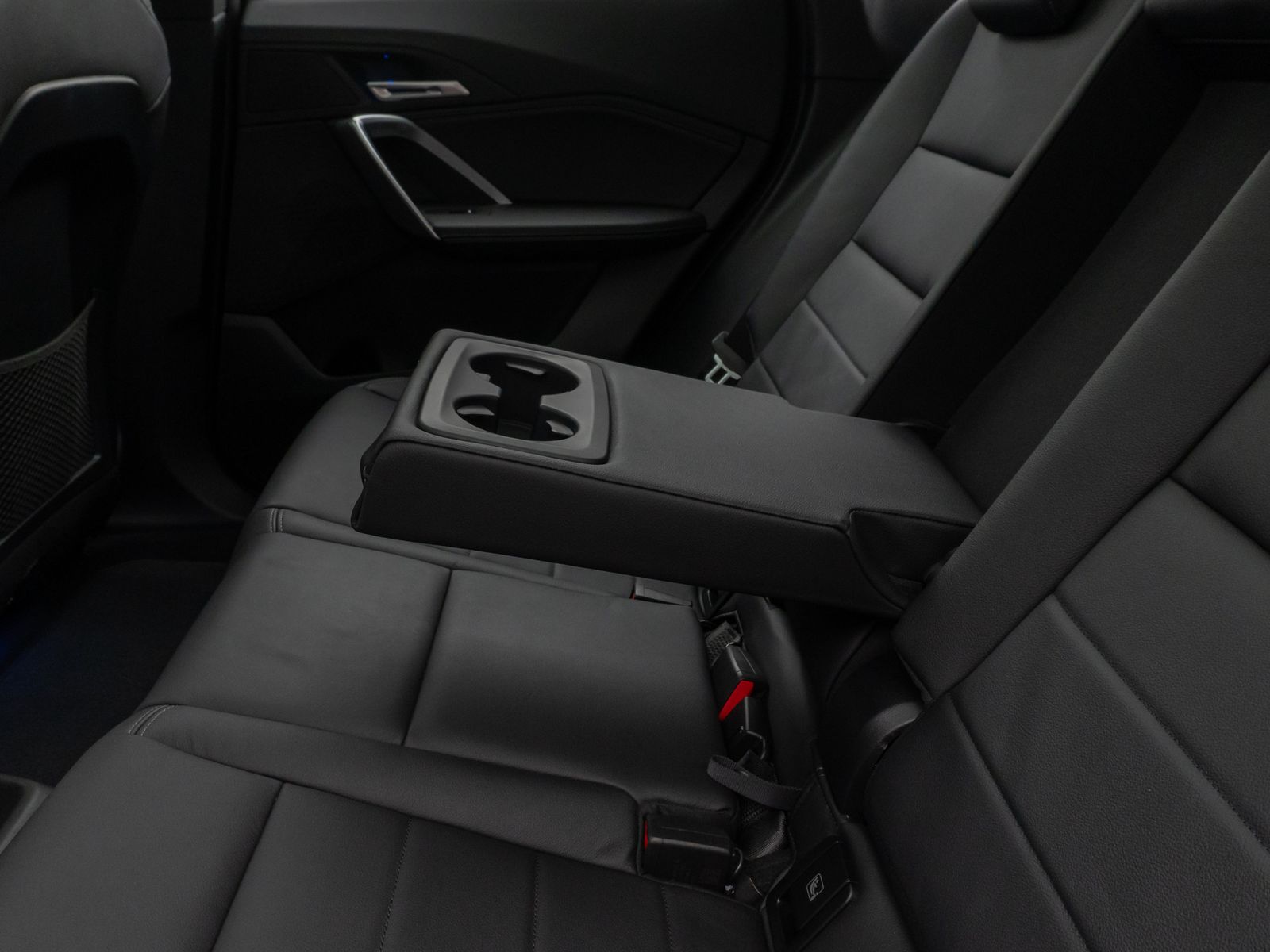 Fahrzeugabbildung BMW iX1 xD30 M Sport Kamera Panorama AHK DrivAsssist