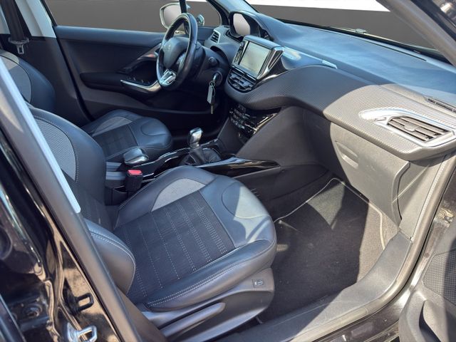 Peugeot 2008 1.2 PureTech 110 Allure Navi+SHZ+PDC