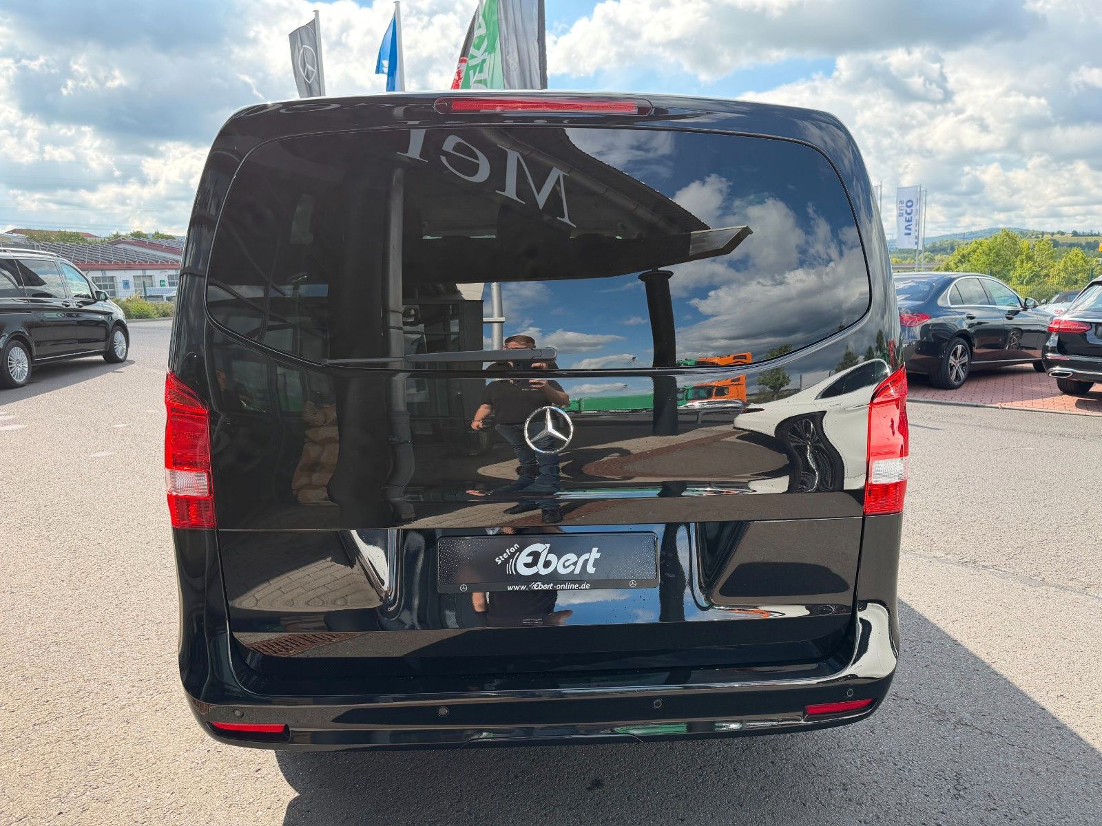 Fahrzeugabbildung Mercedes-Benz V 220 d DISTRONIC AHK2,5to 7Sitze