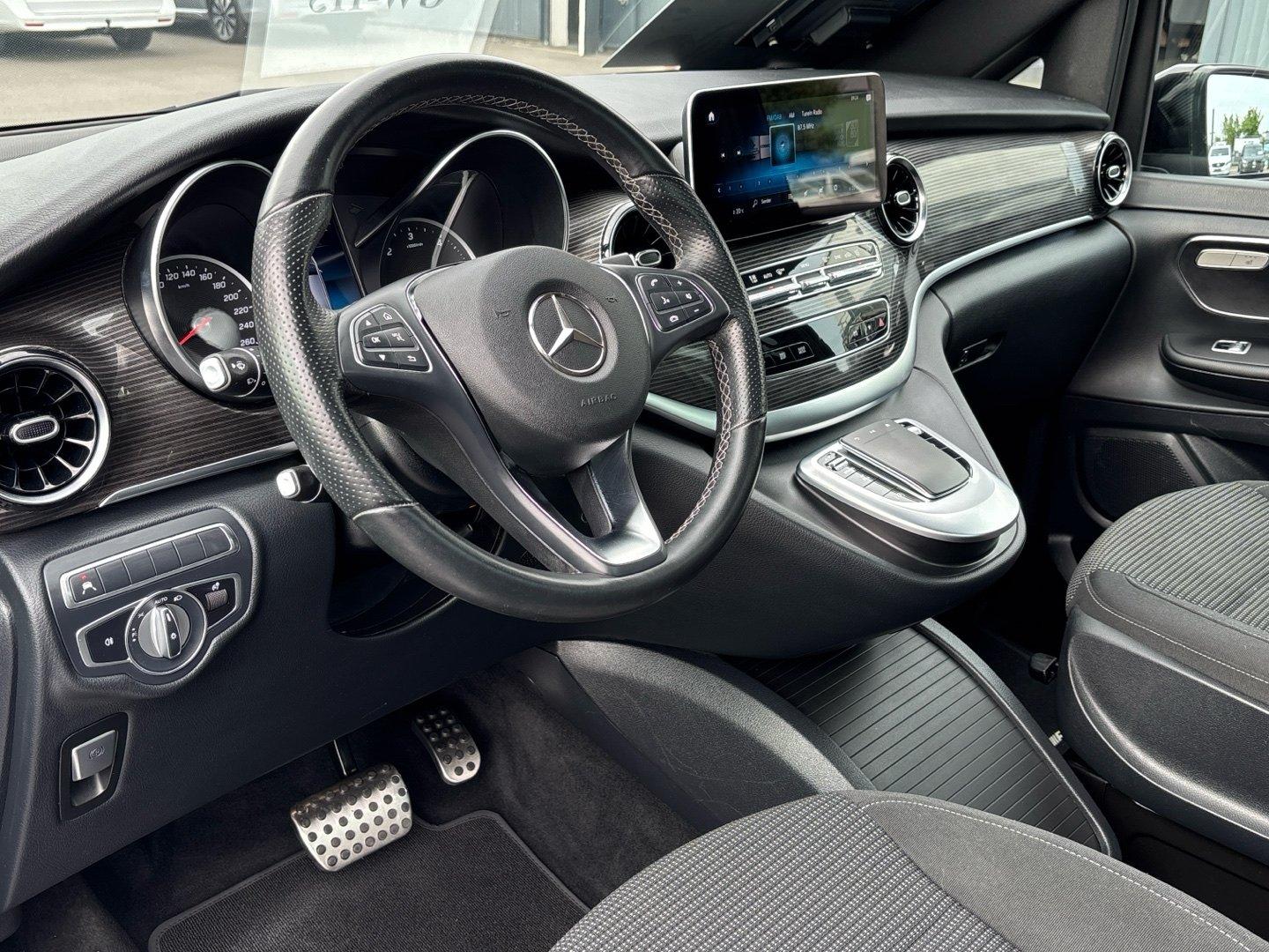 Mercedes-Benz V 300 d Edition lang AMG Pano Kamera AHK2,5t 9G