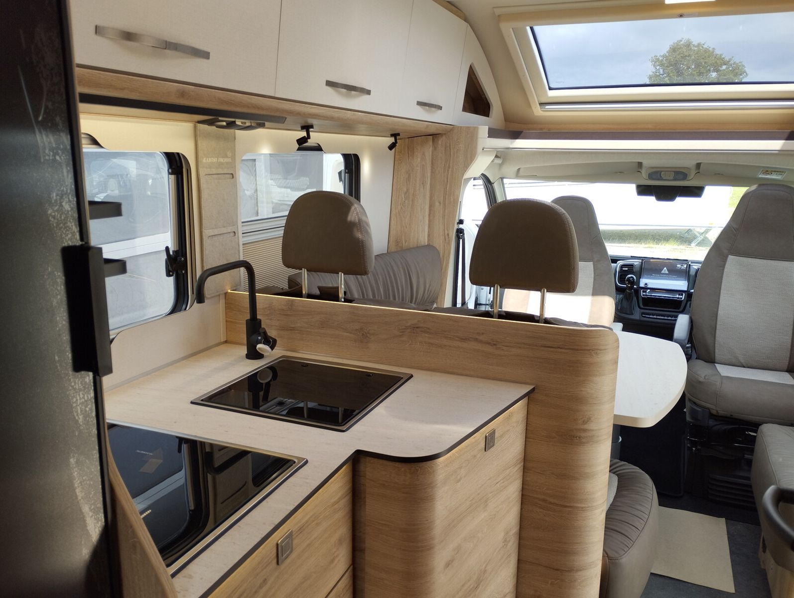 Fahrzeugabbildung Eura Mobil Profila T PT 695 EB Automatik, Mondial Pakete