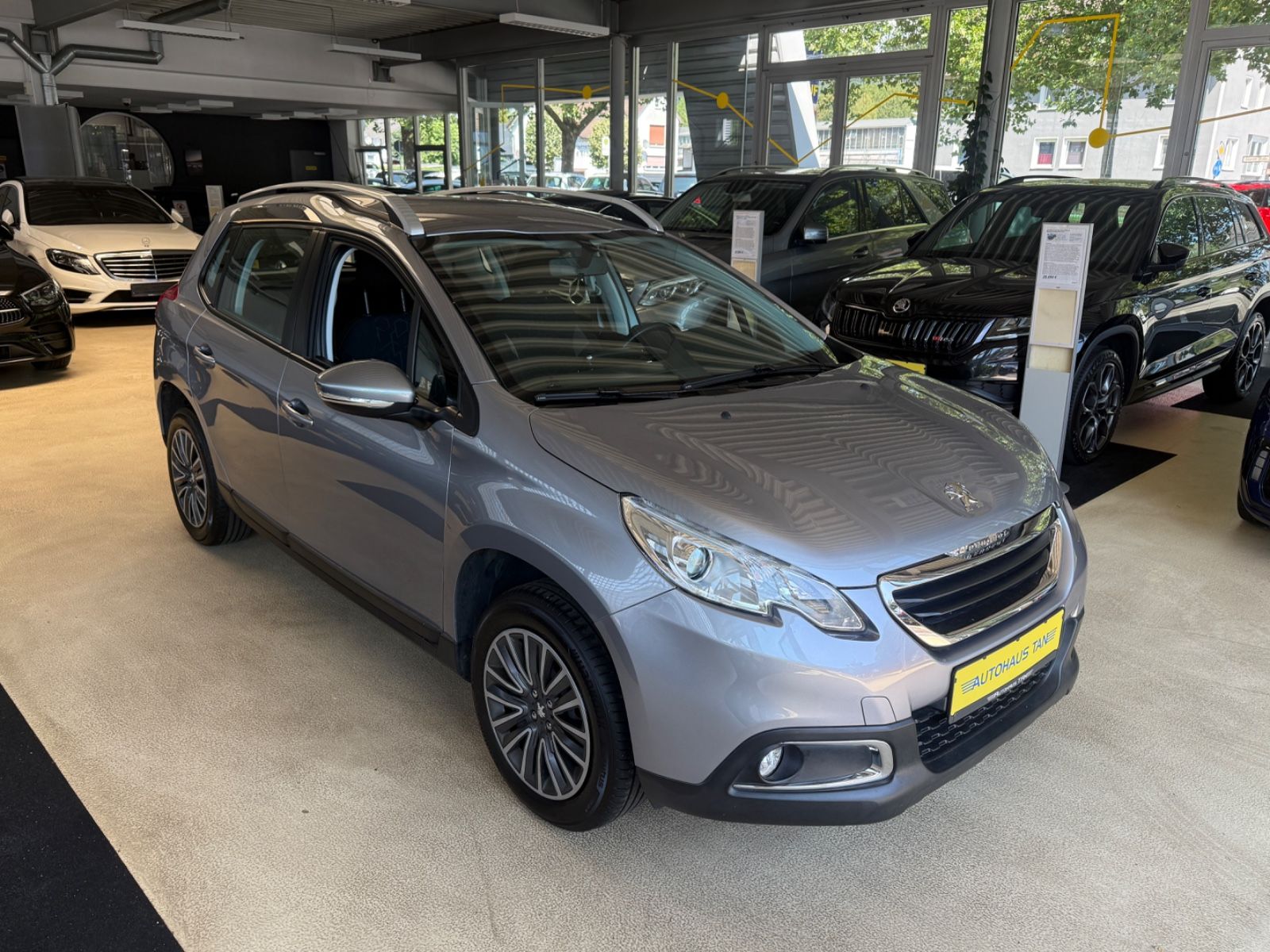 Fahrzeugabbildung Peugeot 2008 Active