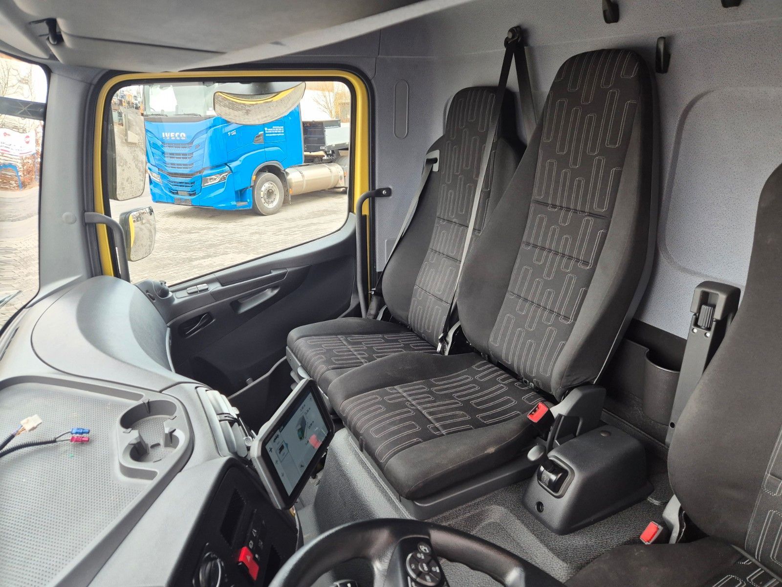 Fahrzeugabbildung Mercedes-Benz Atego 816 4x2 Möbelkoffer 3 Sitze