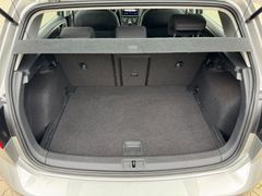 Fahrzeugabbildung Volkswagen Golf VII Comfortl. - Navi*Sitzhzg*ACC*PDC*2xKlim