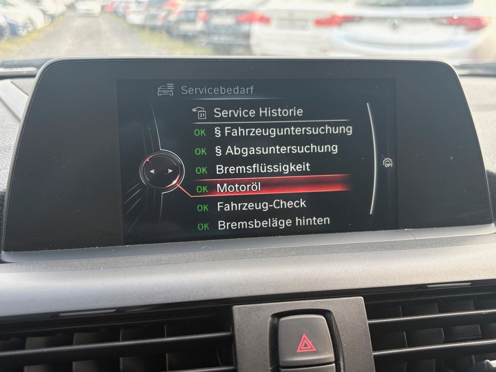 Fahrzeugabbildung BMW 120d 5-Türer URBAN Aut. Navi Xenon Leder SpeedLi