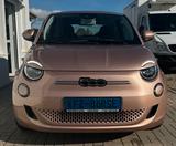 Fiat 500e *Große Batterie*Carplay*Schnellladefunktion - mit Elektro-Antrieb: Kleinwagen