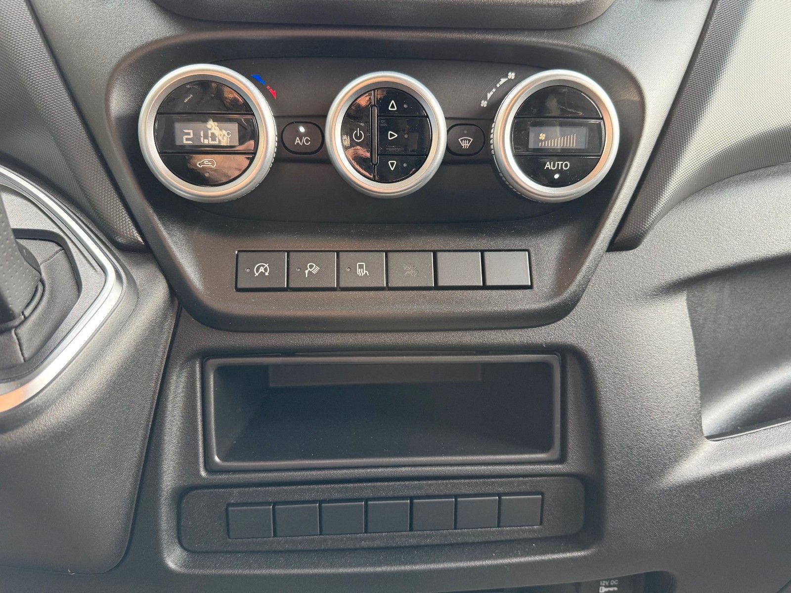 Fahrzeugabbildung Iveco Daily 35S16 A8 *DoKa*Automatik*AHK*R3.520mm*