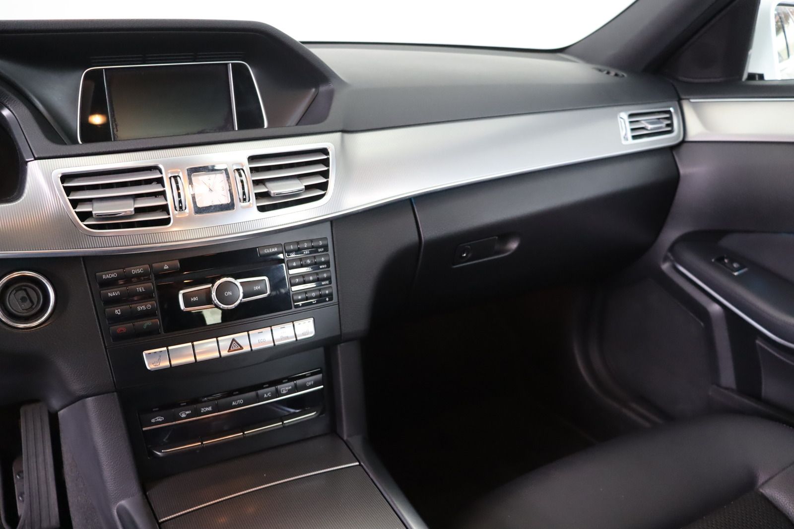 Fahrzeugabbildung Mercedes-Benz E 200 BlueTEC * LED * Navi * HU 03.2028 Avantgar