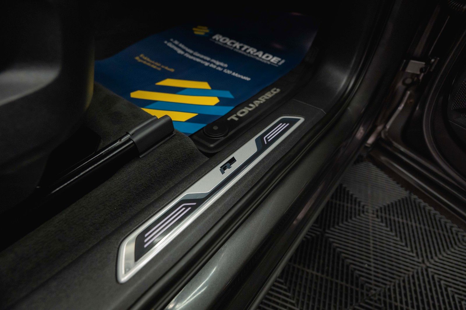 Fahrzeugabbildung Volkswagen Touareg V6 R-Line+ 4Motion *Pano*Matrix*DAB*19%*