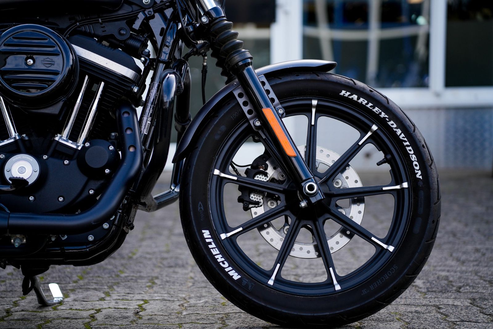 Fahrzeugabbildung Harley-Davidson SPORTSTER XL883N IRON
