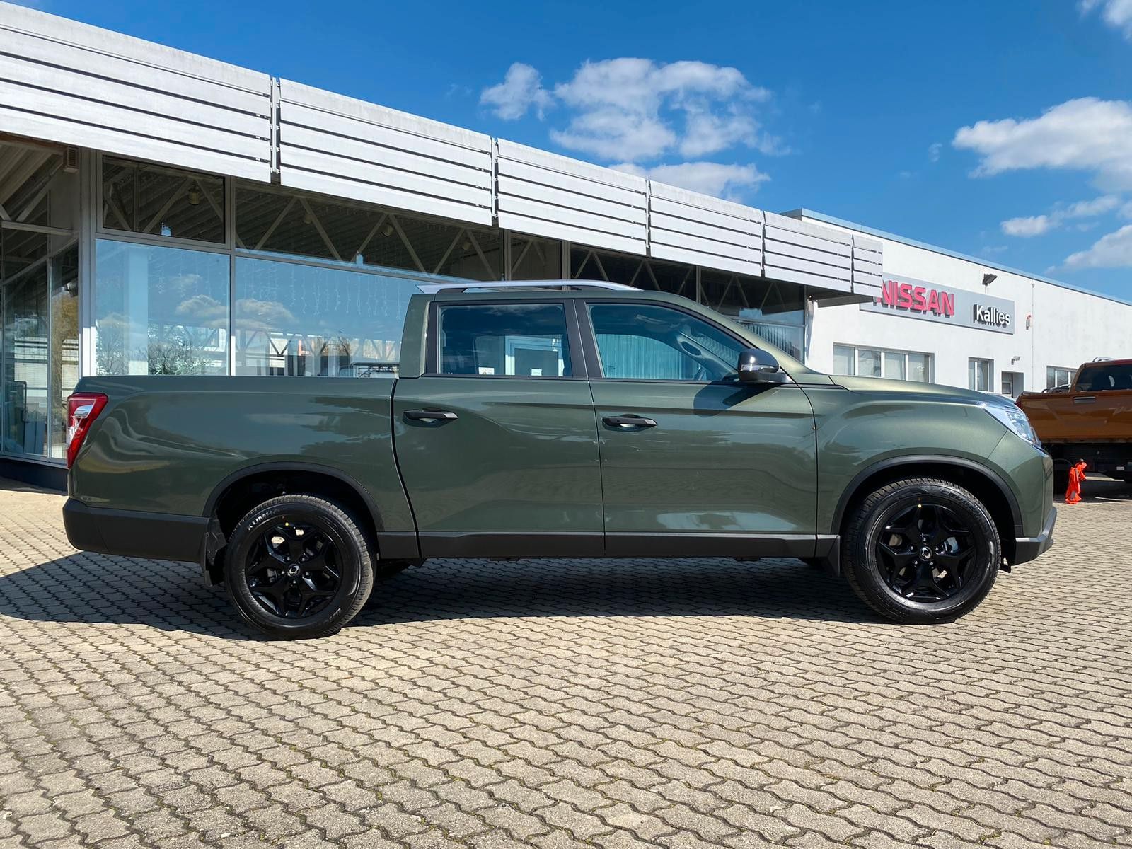 Fahrzeugabbildung Ssangyong Musso Grand 2.2d AT 4x4 BLACK LEDER+XENON+SD+DIF