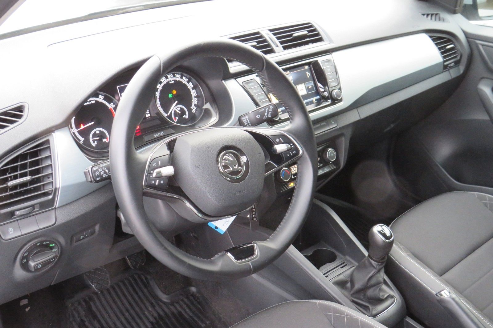 Fahrzeugabbildung SKODA Fabia Combi Ambition SITZH. GJ GRA PDC APP 1.H